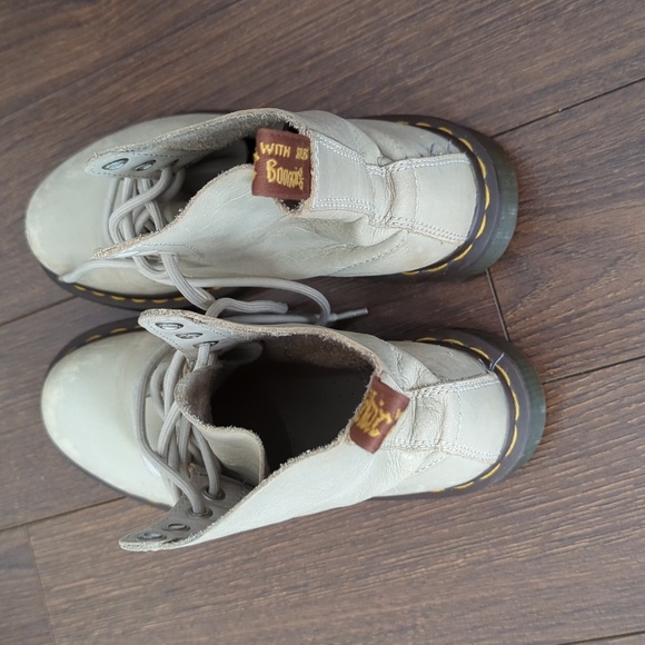 Dr. Marten Women's Pascal Virginia Leather Boots - Picture 5 of 16